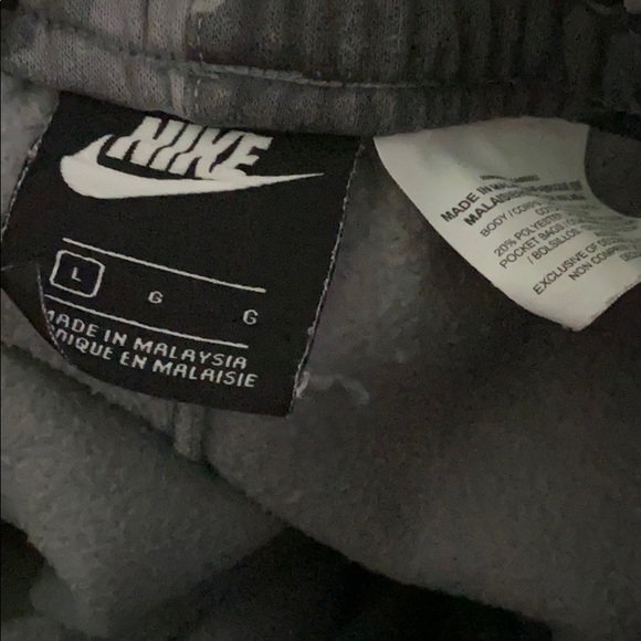 Boys gray camo Nike sweatpants - Picture 2 of 2